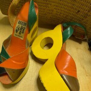VINTAGE DONUT HOLE 70s WOOD PLATFORM SHOES FROM GOODY TWO SHOES NYC